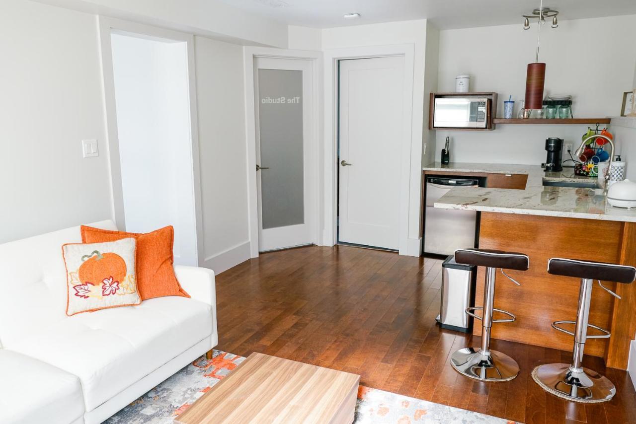 Studio On Capri YYC Екстериор снимка